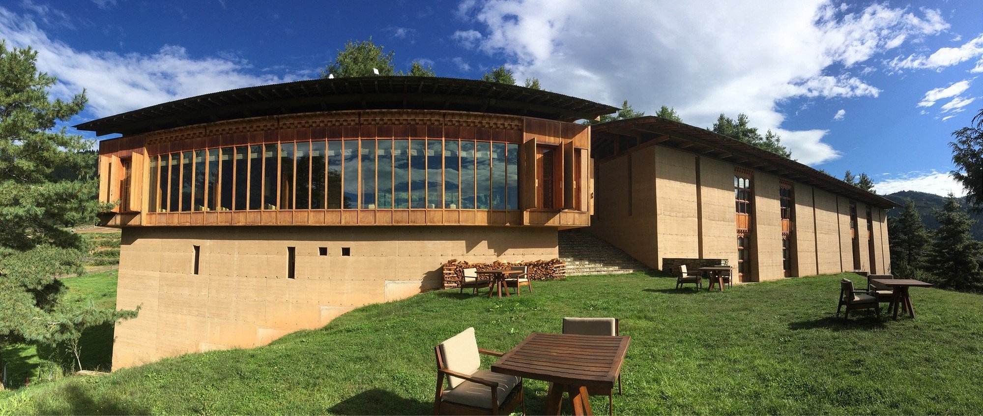 Amankora Gangtey lodge overlooking the serene Phobjikha Valley in Bhutan, surrounded by pristine Himalayan landscapes.