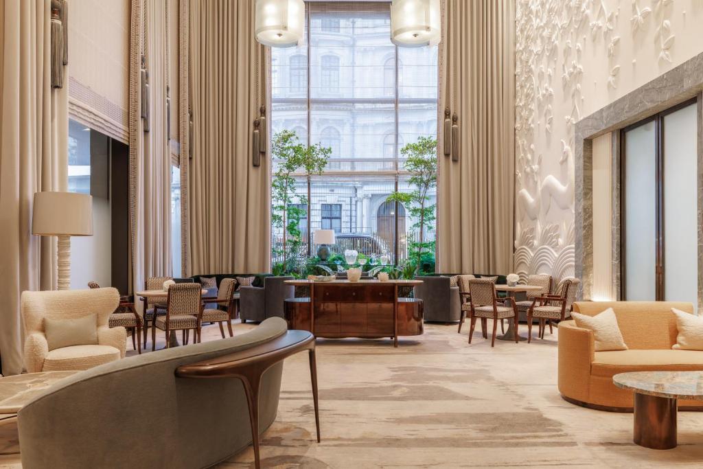 Four Seasons Hotel London at Park Lane overlooking Hyde Park in the heart of Mayfair