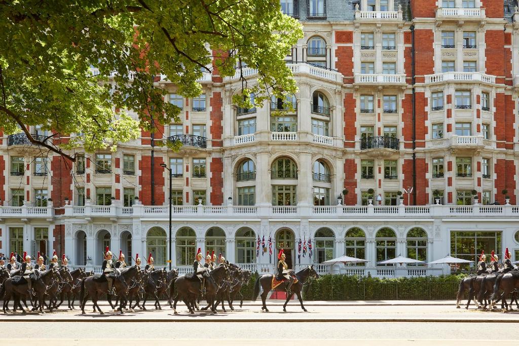 Mandarin Oriental Hyde Park London with elegant rooms and views over Hyde Park