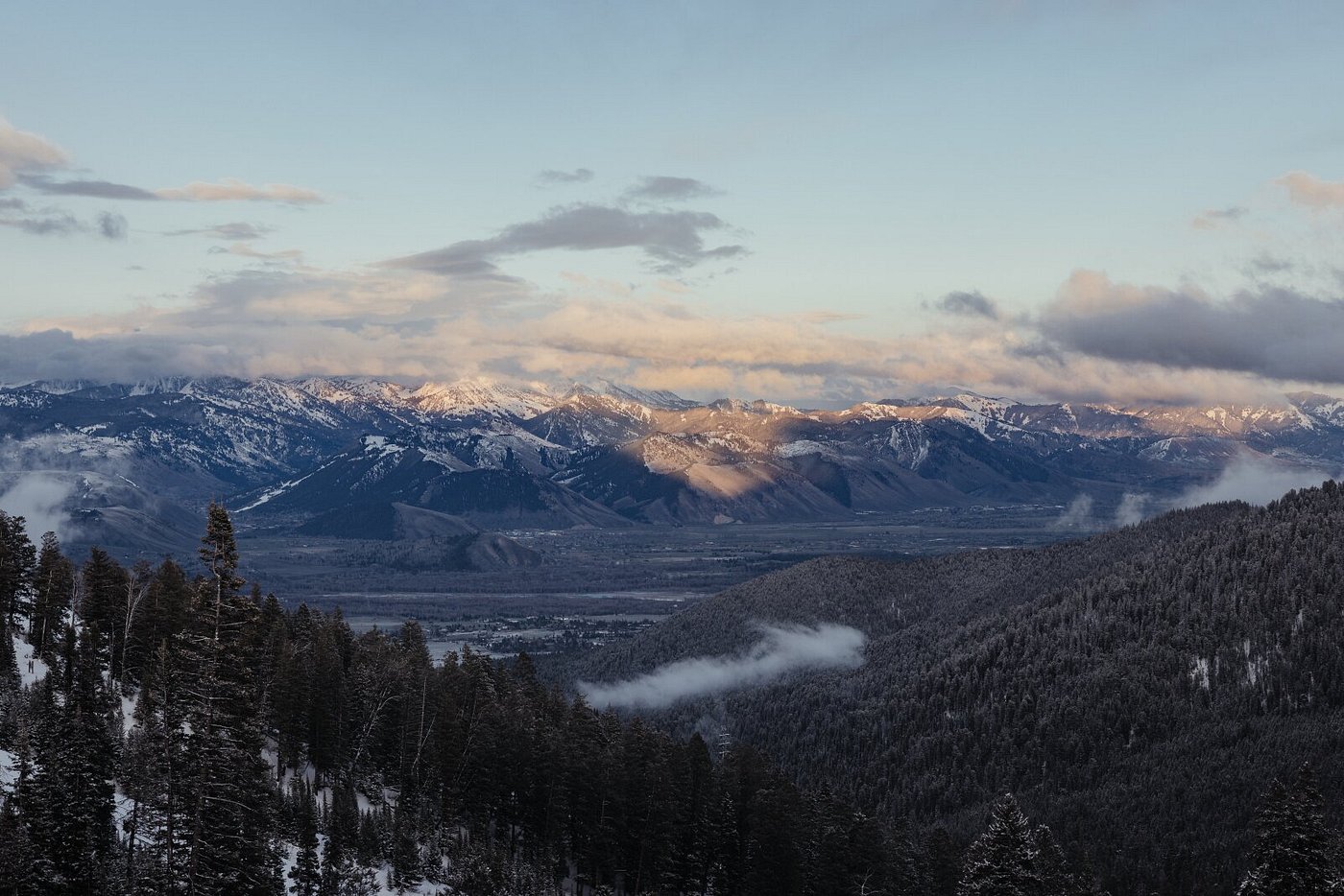Amangani Jackson Hole overlooking the Teton Mountains with a heated infinity pool and panoramic views of Wyoming’s pristine wilderness.
